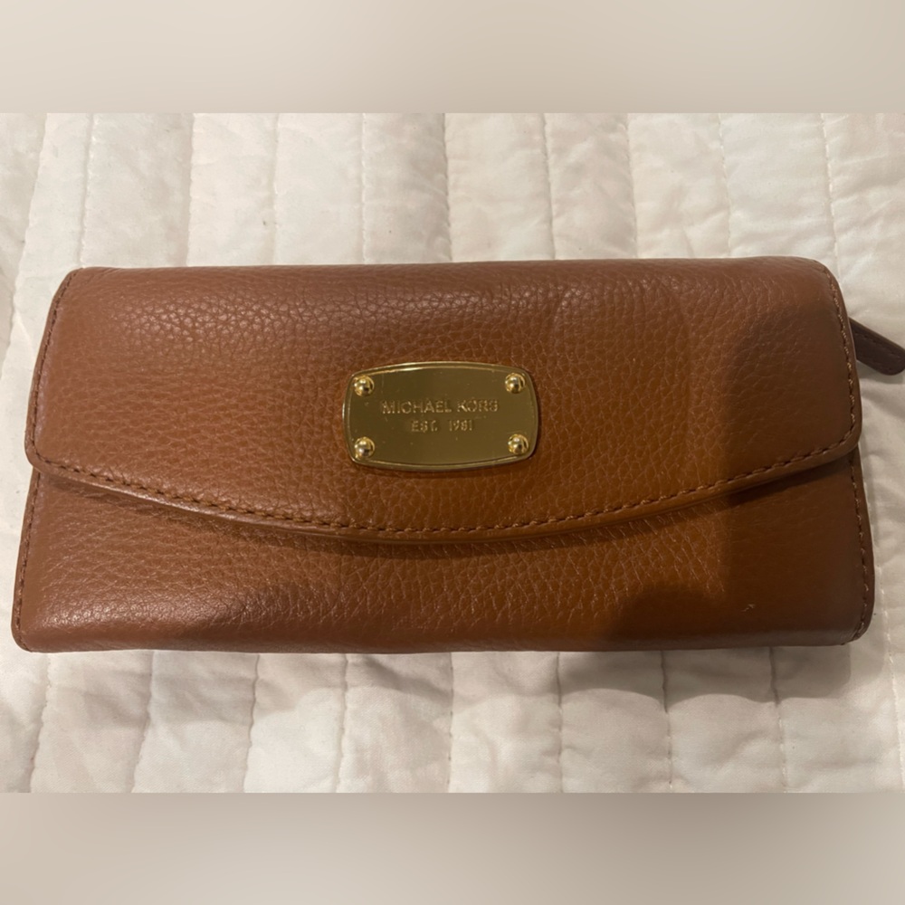 Michael Kors wallet like new